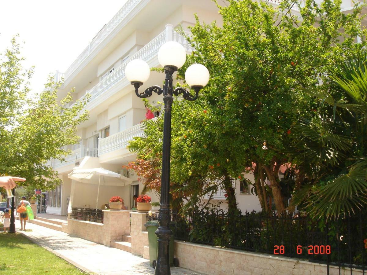 Achillion Aparthotel Paralía Exterior foto